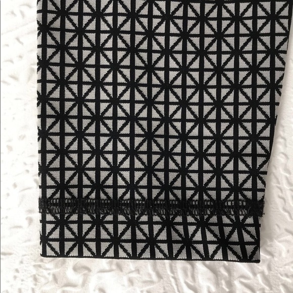 Grey and black design lululemon legging - Picture 7 of 7